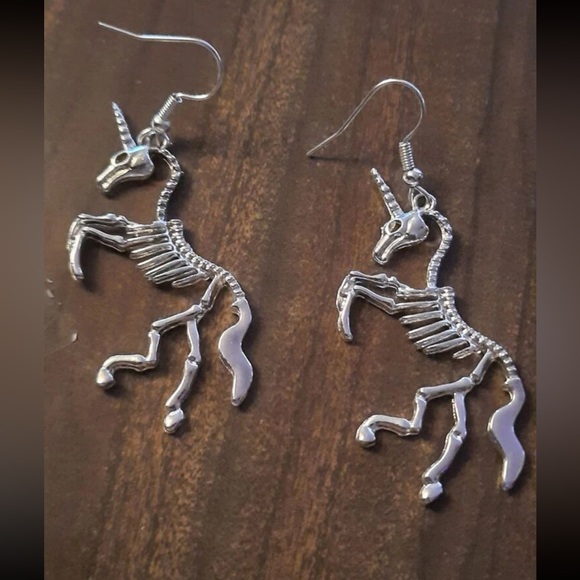 🦄 Awesome Unicorn skeleton drop earrings 💀 - Picture 11 of 12